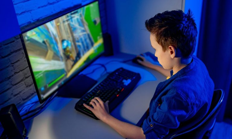 Game Sites with Live Chat and Community Features – Fostering Connections and Enhancing Gameplay